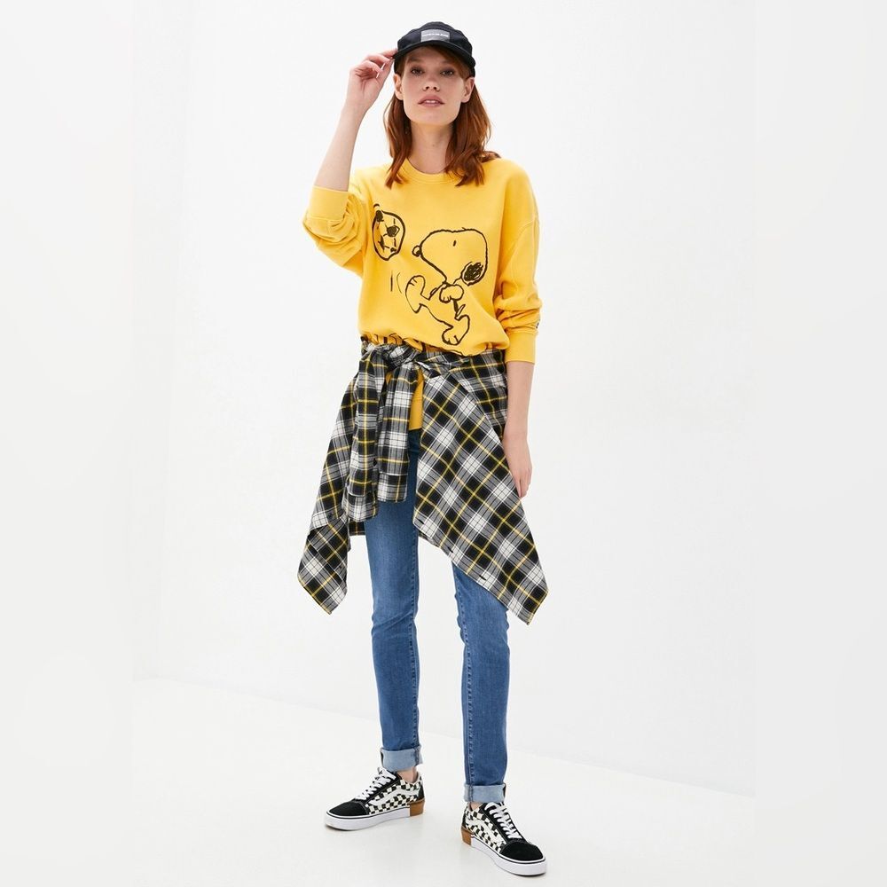 Levi's x Peanuts Snoopy Graphic Print Crewneck Sweatshirt in Yellow XS NWOT